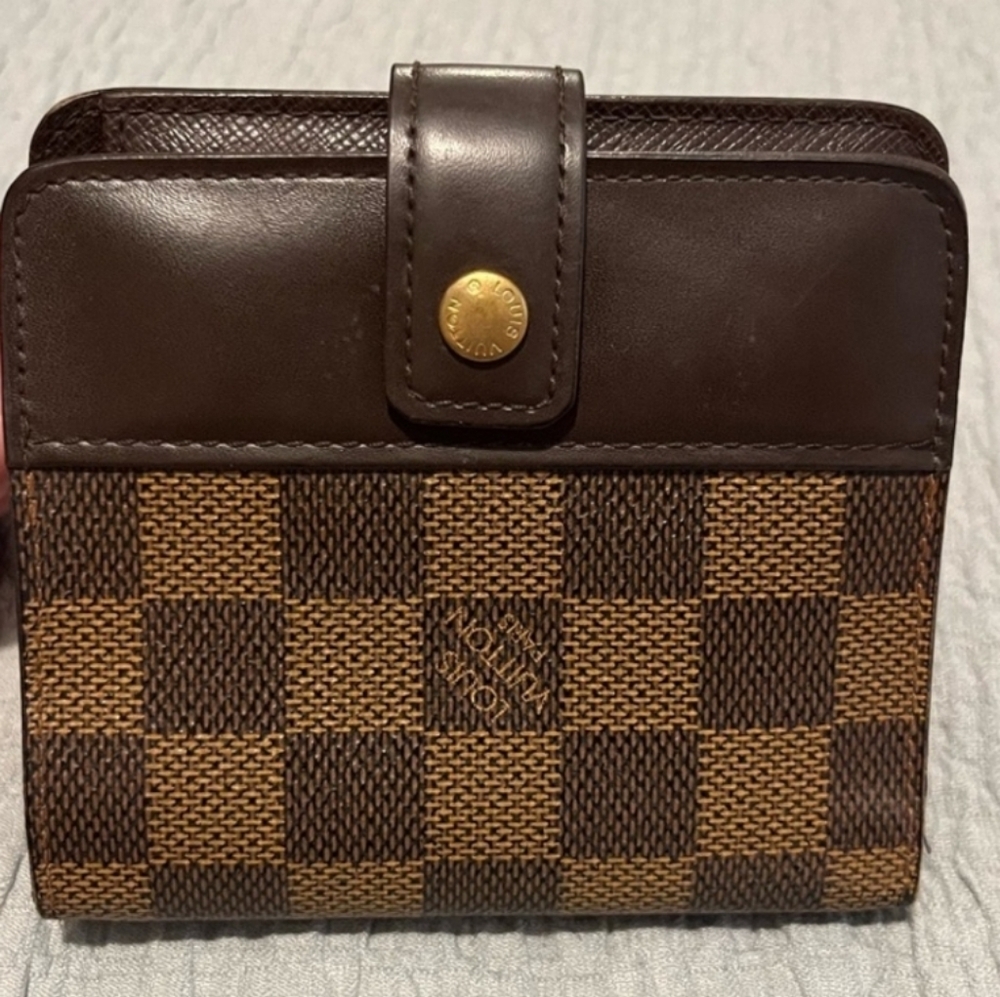 Authentic Louis Vuitton Damier Ebene Short Wallet